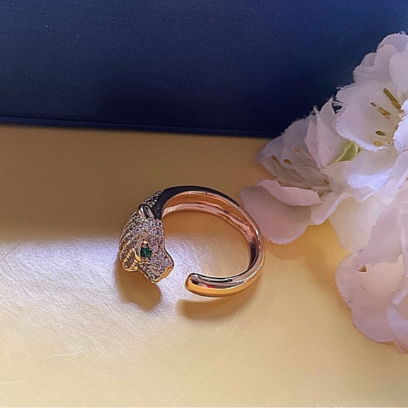 Green Eye Panther Ring. Rhinestone Panther Ring. - Picture 3 of 4